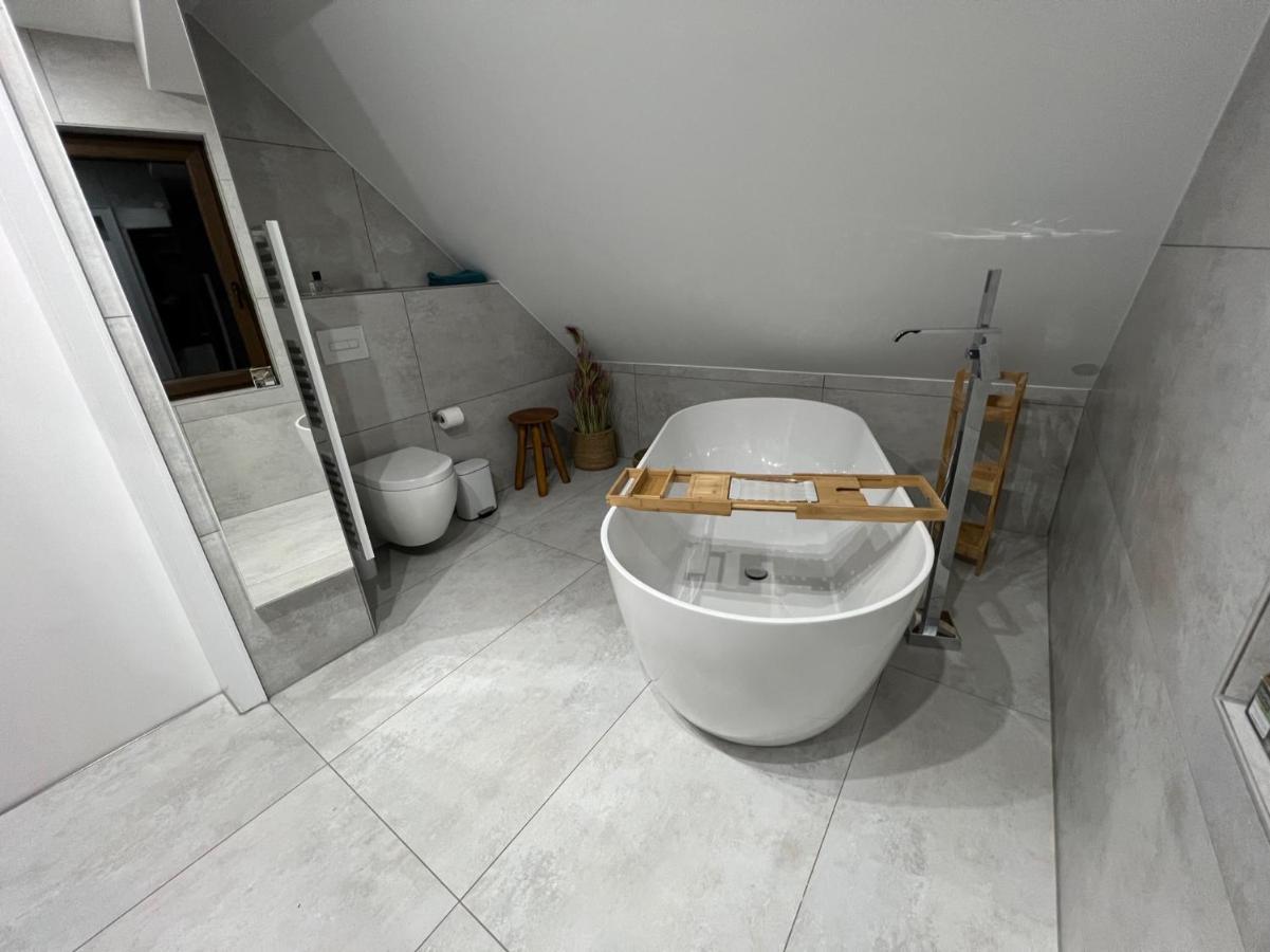 Wellness Am Morgengau Mit Whirlpool Und Sauna Rotterode Exterior photo